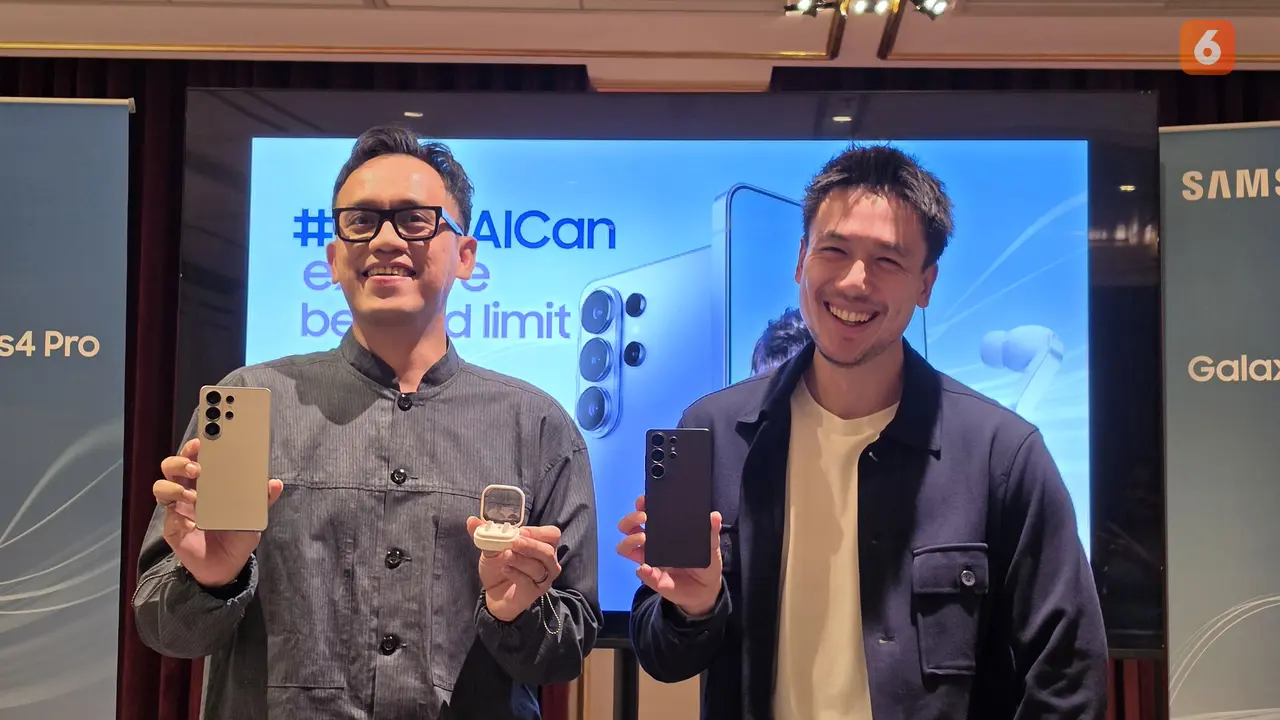 MX Product Marketing Senior Manager Samsung Electronics Indonesia, Ilham Indrawan bersama Travel Vlogger Andi Garcia. Liputan6.com/Fellyanda Suci Agiesta