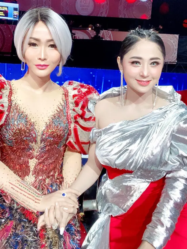 7 Potret Inul Daratista dengan Wig Rambut Pendek, Tetap Memesona
