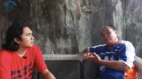 Muchtar Munaji dalam channel YouTube Omah Balbalan. (Bola.com/Aditya Wany)