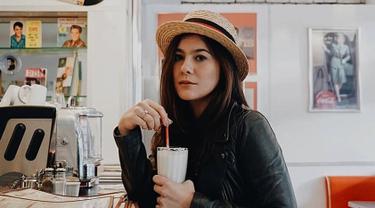Seperti Wulan Guritno Yang Nikah Muda Dengan Attila Syach 7 Artis Ini Juga Sama News Entertainment Fimela Com