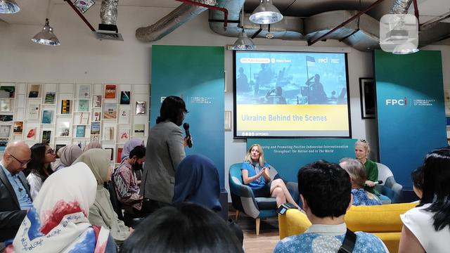 Sesi diskusi publik dalam acara FPCI yang bertajuk "Ukraine Behind the Scenes".