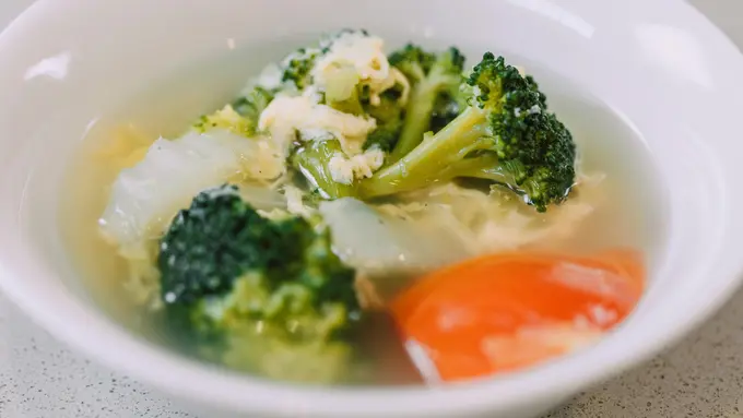 Ingin Mencoba Comfort Food yang Lebih Sehat? Ini Resep Sup Sayur Rendah Natrium yang Ringan