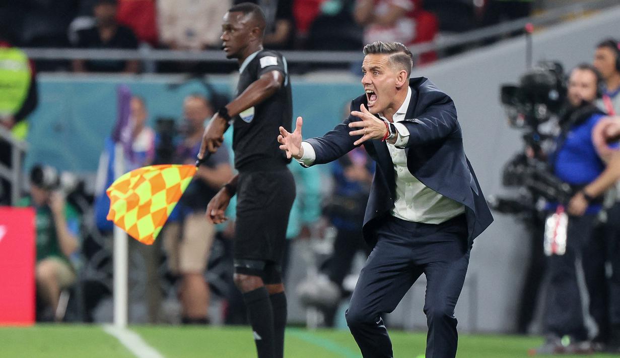 Herdman nantinya akan bersaing dengan asisten pelatih Liverpool, Giovanni van Bronckhorst, yang juga disebut Sky Sports tengah dipertimbangkan oleh PSSI. (AFP/Jack Guez)