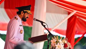 Di Lapangan Blang Padang, Banda Aceh, Minggu 17 Agustus 2025, Gubernur Aceh Muzakir Manaf (Mualem) memimpin upacara peringatan HUT ke-80 Kemerdekaan Republik Indonesia. (CHAIDEER MAHYUDDIN/AFP)