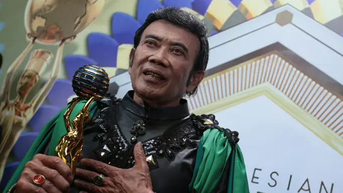 [Bintang] Rhoma Irama Menangis di Panggung Indonesian Dangdut Awards 2017