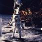 Neil Armstrong menjadi manusia pertama yang menginjakkan kaki di bulan pada 20 Juli 1969. (Sumber NASA)