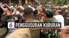Penggusuran TPU Wareng Karawaci Tangerang berlangsung ricuh, warga bentrok dengan Satpol PP Kota Tangerang. Pemkot Tangerang ingin menggunkan lahan bekas TPU untuk pelebaran jalan.