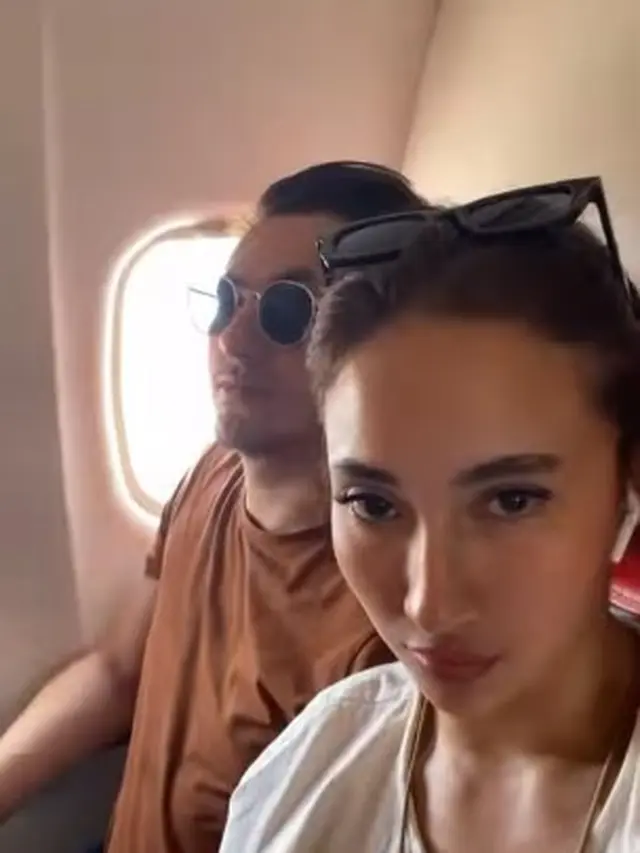 6 Potret Naomi Zaskia dan Dylan Carr Liburan Bareng di Labuan Bajo, Tampil Mesra