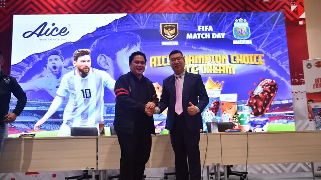 Erick Thohir berpose bersama bos es krim Aice