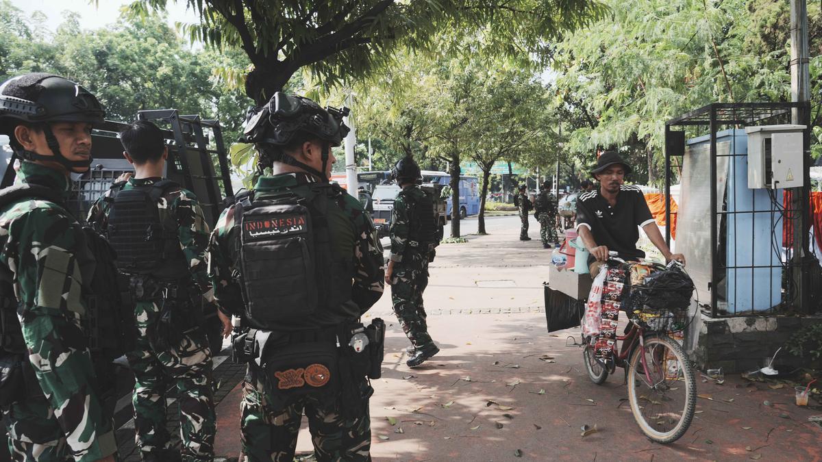 Jaga Jakarta Tetap Kondusif, Personel TNI Dikerahkan Berjaga di Sejumlah Titik Strategis