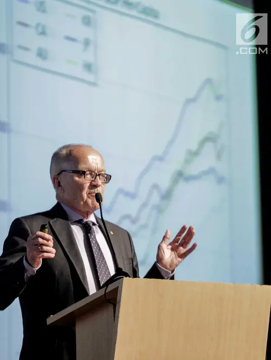 Peraih Nobel Ekonomi 2004, Prof. Finn Erling Kydland memberikan paparan pada seminar di Universitas Binus, Jakarta, (8/3). Hasil penelitiannya dapat memberikan solusi permasalahan ekonomi Indonesia dan negara berkembang. (Liputan6.com/Faizal Fanani)