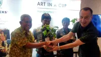 Starbucks menyumbangkan hasil penjualan biji kopi Sumatera 10 persen untuk kesejahteraan petani kopi dan warga di lingkungan perkebunan kopi (Foto: Liputan6.com/Vinsensia Dian)