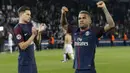 Pemain PSG, Dani Alves mencetak satu gol saat timnya menang atas Bayern Munchen pada laga grup B Liga Champions di Parc des Princes stadium, Paris,(27/9/2017). PSG menang 3-0.(AP/Christophe Ena)