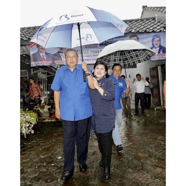 Potret Bu Ani Setia Temani SBY