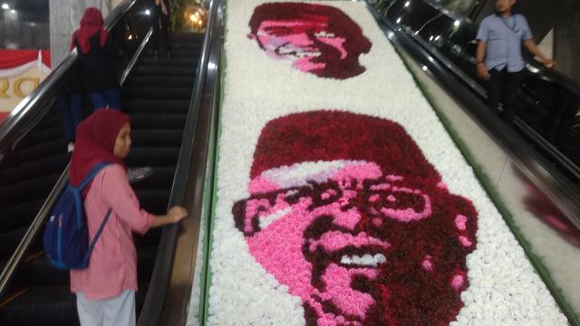 Bunga Bergambar Jokowi-Ma'ruf di DPR Jelang Pelantikan