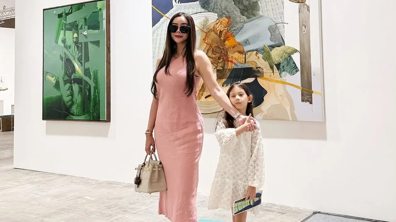 6 Gaya Stylish Aura Kasih dan Arabella, Putrinya yang Kini Berusia 6 Tahun