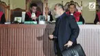 Jaksa penuntut umum (JPU) Komisi Pemberantasan Korupsi (KPK) mengekseskusi mantan hakim konstitusi dan menhukham, Patrialis Akbar.