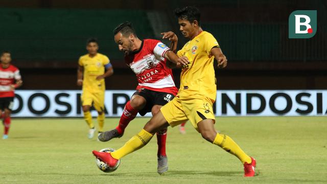 Madura United vs Semen Padang