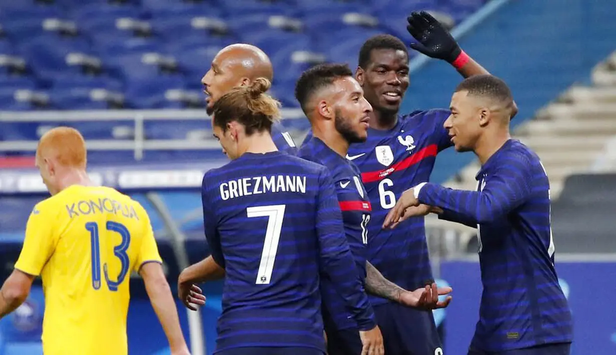 Para pemain Prancis merayakan gol yang dicetak oleh Corentin Tolisso ke gawang Ukraina pada laga uji coba di Stade deFrance, Kamis (8/10/2020). Prancis menang dengan skor 7-1. (AP Photo/Francois Mori)