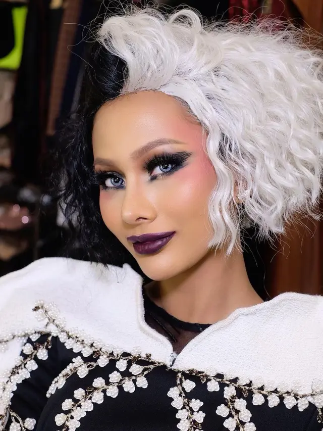 7 Gaya Pemotretan Aurra Kharisma Bertema Karakter Disney Cruella