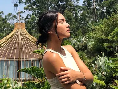 Dari akun Instagram pribadinya, wanita kelahiran 2 Juli 1994 ini terlihat sering mengunggah foto saat berada di alam.  Ia juga beberapa kali memilih untuk berlibur di alam Indonesia dibandingkan luar negeri. (Liputan6.com/IG/@angelagilsha)