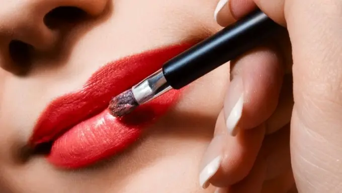 7 Kesalahan yang Buat Bibir Pecah-Pecah Terus Memburuk