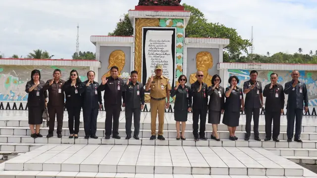Gubernur Olly Dondokambey dan Wagub Steven Ziarah ke Makam Para Pendahulu