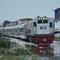 Kereta Api Joglosemarkerto dari Stasiun Semarang Tawang Bank Jateng tujuan Stasiun Solo Balapan melewati daerah banjir antara Stasiun Semarang Tawang Bank Jateng dengan Stasiun Alastua, (Istimewa)
