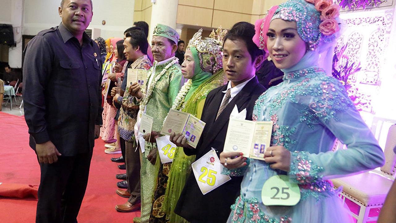 Pasangan Kakek Nenek Punya Buku Nikah Usai 23 Tahun Menikah