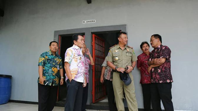Bupati Banjarnegara, Budhi Sarwono meninjau Rumah Singgah Sosial Pamardi Raharjo, Banjarnegara. (Foto: Liputan6.com/Humas Pemkab BNA/Muhamad Ridlo).