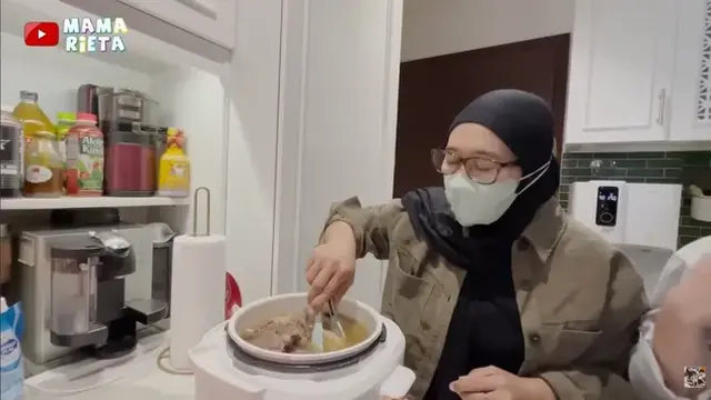 Potret Dapur Rumah Rieta Amilia, Tampil Elegan dengan Konsep Clean dan Fungsional