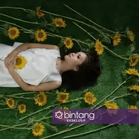 Eksklusif Acha Septriasa. (Stylist: Indah Wulansari, Wardrobe: Natalia Kiantoro, Make up: @vera_kusumadewi, Photographer: Bambang E. Ros/Bintang.com, Digital Imaging: Muhammad Iqbal Nurfajri/Bintang.com)