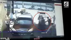 Surabaya kembali diguncang bom. Pagi ini bom meledak di Markas Polrestabes Surabaya.
