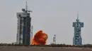 Roket pengangkut Long March-2D yang membawa satelit Gaofen-9 04 diluncurkan dari Pusat Peluncuran Satelit Jiuquan, China, Kamis (6/8/2020). China berhasil meluncurkan satelit penginderaan jauh optik baru dari Pusat Peluncuran Satelit Jiuquan pada pukul 12.01 waktu Beijing. (Xinhua/Wang Jiangbo)