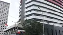 Kendaraan taktis kepolisian disiagakan di jalan Kuningan Persada sekitar Gedung Merah Putih KPK, Jakarta, Jumat (28/5/2021). Pengamanan gedung Merah Putih KPK dan sekitarnya diperketat menyusul informasi adanya aksi unjuk rasa. (Liputan6.com/Helmi Fithriansyah)