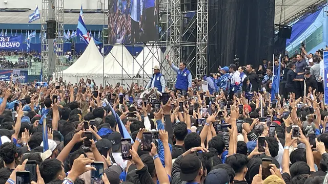 Capres nomor urut 2 Prabowo Subianto kampanye akbar di Stadion Gajayana Malang, Jawa Timur pada Kamis (1/1/2024).