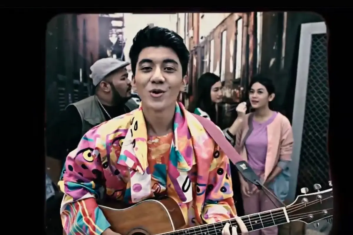 Lihat Official Music Video Dari Hanif Andarevi Berjudul Candu Sampai Ke Nadi. sumberfoto: Trinity Production