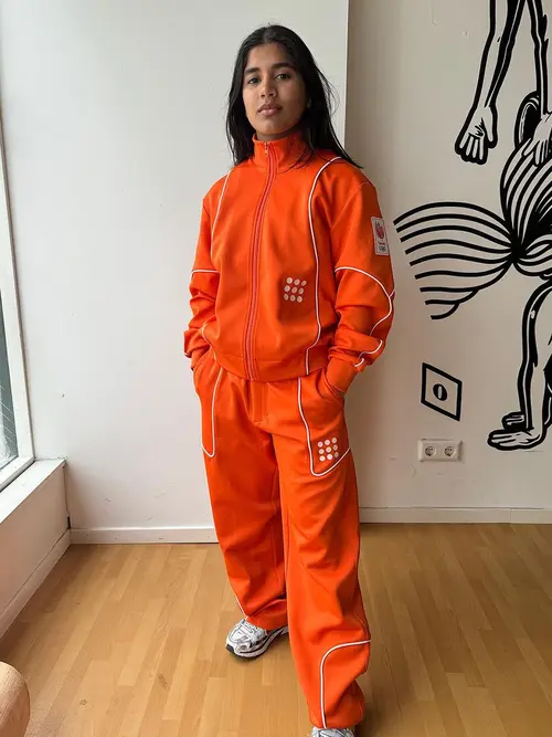 <p>Seragam kontingen&nbsp;Belanda di Olimpiade Paris 2024 rancangan The New Originals. (dok. Instagram @theneworiginals.eu/https://www.instagram.com/p/C6tj6hmIVlX/)</p>