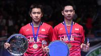 Keberhasilan ini mengantar Kevin/Marcus menjadi ganda putra ke-19 yang sukses mempersembahkan gelar All England untuk Indonesia. (AFP/Justin Tallis)