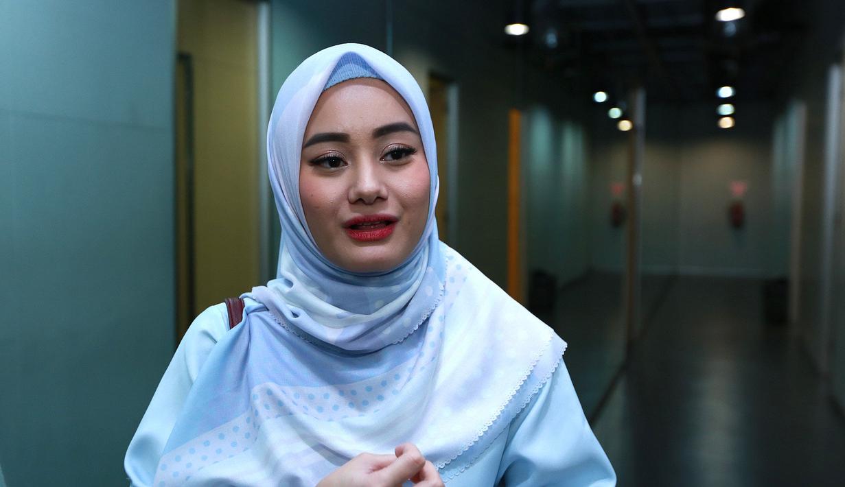 Putuskan Berhijab, Dinda Hauw Selektif Soal Pekerjaan ...