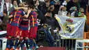 Pemain Barcelona merayakan gol ke gawang Real Madrid dalam laga La Liga Spanyol di Stadion Santiago Bernabeu, Madrid, Minggu (22/11/2015) dini hari WIB. (AFP Photo/Curto de la Torre)