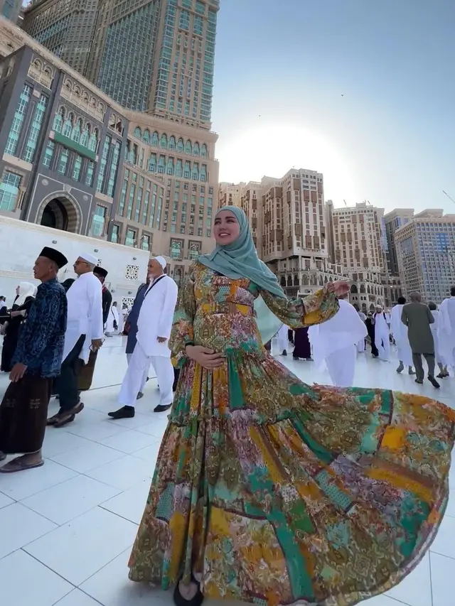 Tampil Bercadar, Ini 7 Potret Bella Shofie Jalani Umrah di Kehamilan Keduanya