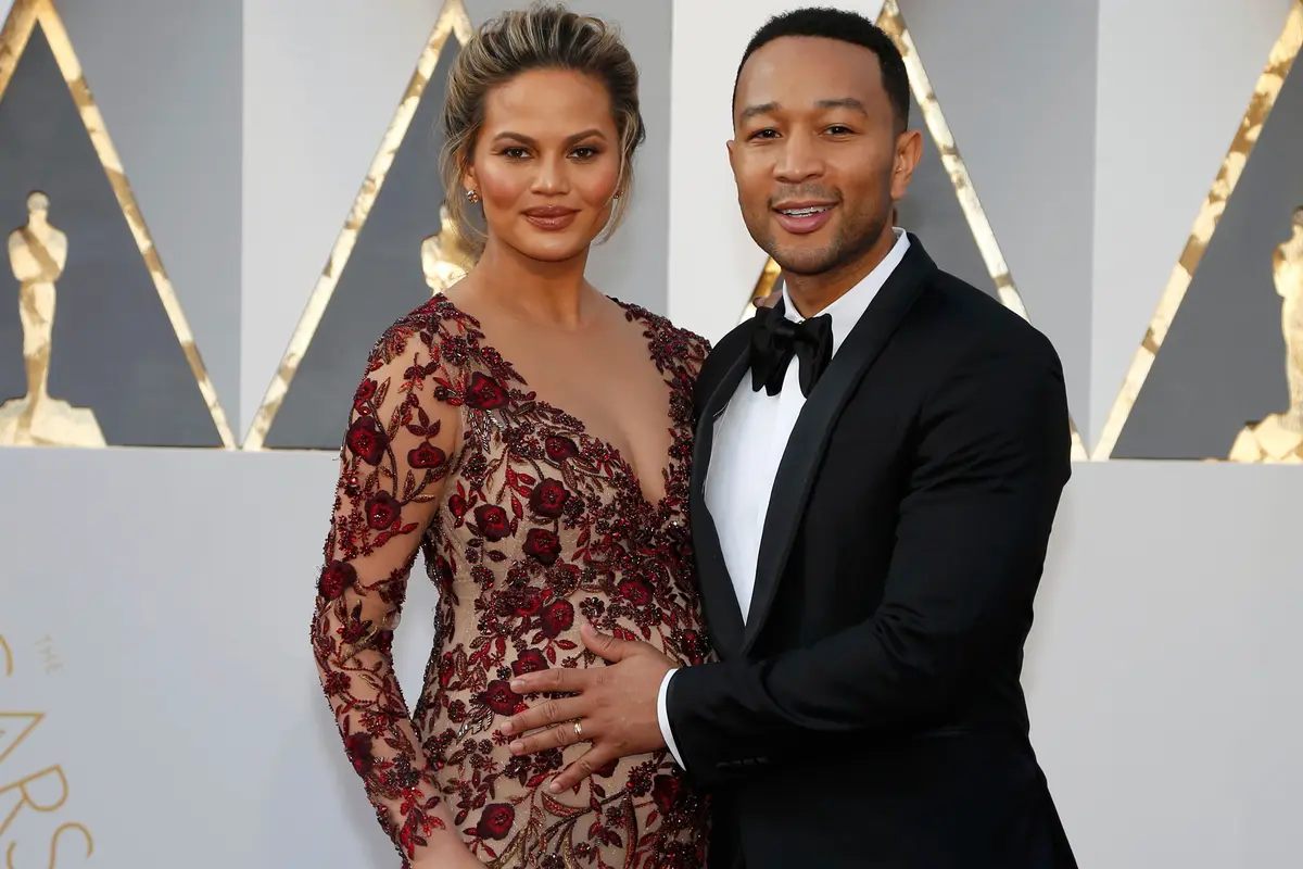 20160229-Piala-Oscar-USA-Chrissy-Teigen-John-Legend-Reuters