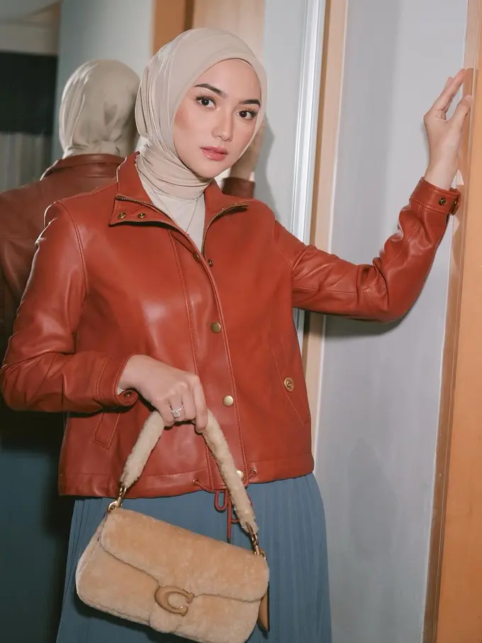 8 OOTD Hijab Ibu Muda Kekinian yang Bisa Ditiru dari Citra Kirana hingga Dinda Hauw