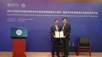 Menteri Koordinator Kemaritiman dan Investasi (Menko Marves) Luhut Binsar Pandjaitan, secara resmi menerima gelar Honorary Professor (Profesor Kehormatan) dari Tsinghua University dalam sebuah seremoni yang diadakan hari ini di Beijing, Tiongkok (12/6/2024). (Dok. Kemenko Marves)