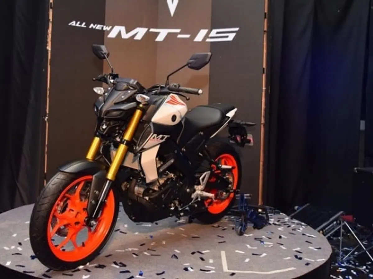 Honda cb150r streetfire 2025 yamaha mt 15