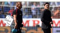 Ekspersi pelatih AC Milan, Vincenzo Montella usai pertandingan melawan Sampdoria pada lanjutan Liga Serie A Italia di Stadion Luigi Ferraris di Genoa (24/9). AC Milan takluk dari Sampdoria dengan skor 2-0.  (AFP Photo/Filippo Monteforte)
