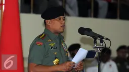 Panglima TNI, Jenderal TNI Gatot Nurmantyo memberikan amanat saat pembukaan Kejurmas Karate Piala Panglima TNI ke-IV di Mabes TNI, Jakarta, Jumat (19/8). Kejurnas mempertandingkan dua kategori utama, TNI dan Umum. (Liputan6.com/Helmi Fithriansyah)