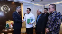 Ketua DPR RI Bambang Soesatyo menerima Duta Besar Pakistan untuk Indonesia H.E. MR. Mohammad Aqil Nadeem di ruang kerja Pimpinan DPR RI.