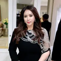 Maharani Kemala, pengusaha yang dikenal jadi salah satu pendiri brand skincare lokal, MS Glow. (dok. Instagram @maharanikemala/https://www.instagram.com/p/C9TtFxJS5gj/)